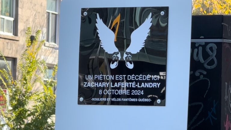 Le mémorial des chaussures fantômes rend hommage au jeune homme tué dans un autobus à Montréal