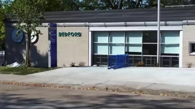 Le ministre suspend les permis de 11 enseignants de l'école Bedford de Montréal après des allégations de mauvais traitements