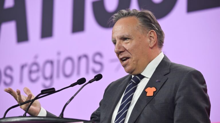 Le premier ministre du Québec lance l'idée de « zones d'attente » au Canada pour les demandeurs d'asile