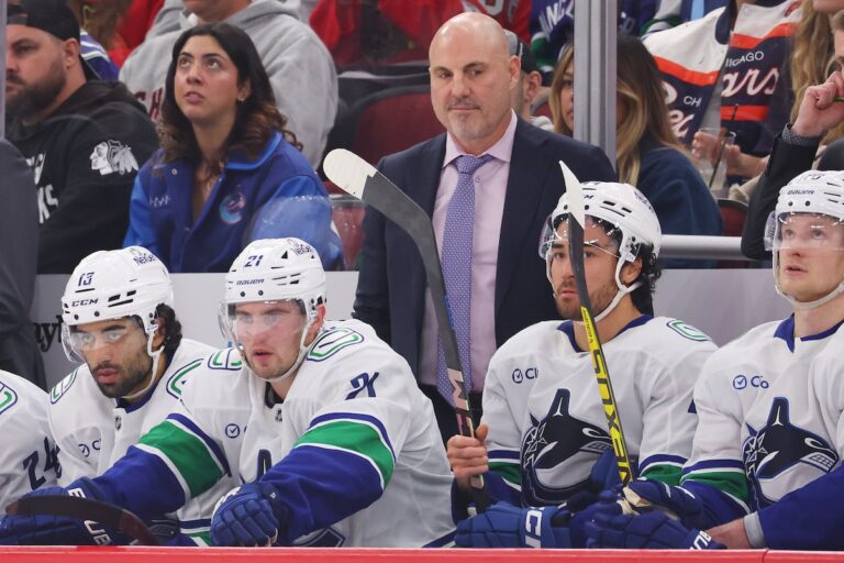 L'entraîneur des Canucks, Rick Tocchet, cherche à éliminer les « accalmies » au début de la saison dans la LNH