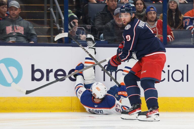 Les Blue Jackets écrasent les Oilers 6-1, McDavid quitte le match sur blessure