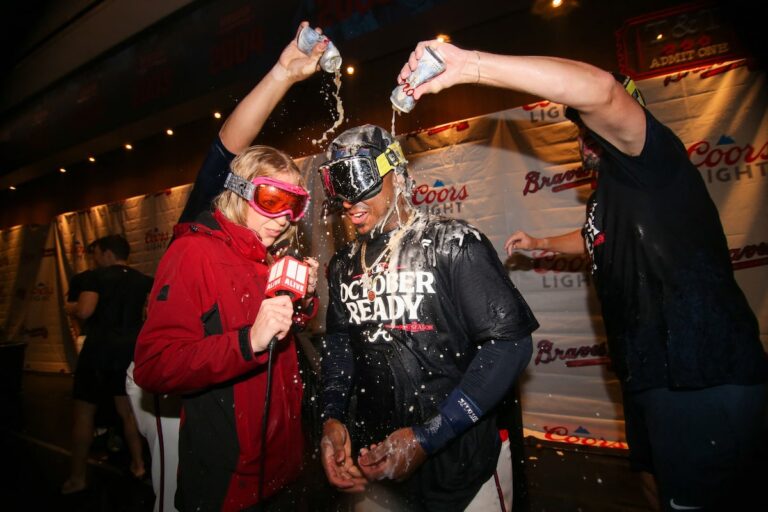 Les Braves récupèrent leur place en séries éliminatoires avec une victoire 3-0 contre les Mets, qui remportent un premier match passionnant 8-7 pour décrocher