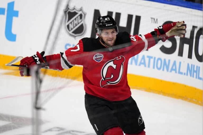 Les Devils de Jersey battent les Sabres de Buffalo 3-1 et remportent la série d'ouverture de la saison à Prague