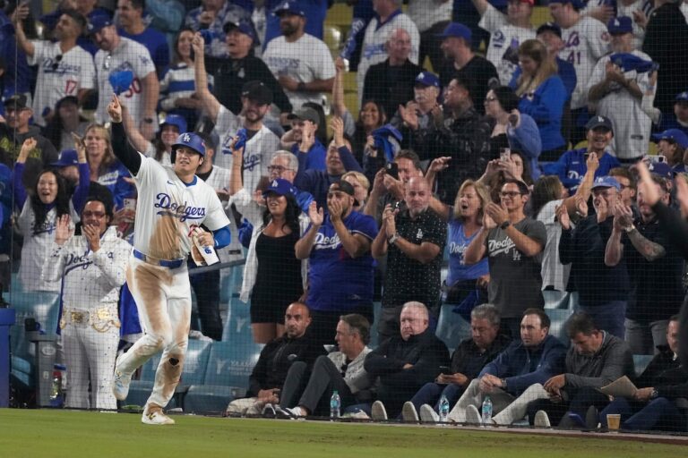 Les Dodgers égalent la marque de 33 manches consécutives sans but en séries éliminatoires et dominent les Mets 9-0 lors du premier match de la NLCS