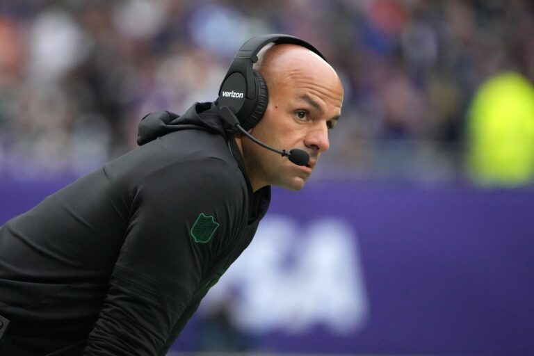 Les Jets de New York licencient étonnamment l'entraîneur Robert Saleh après un début de saison 2-3