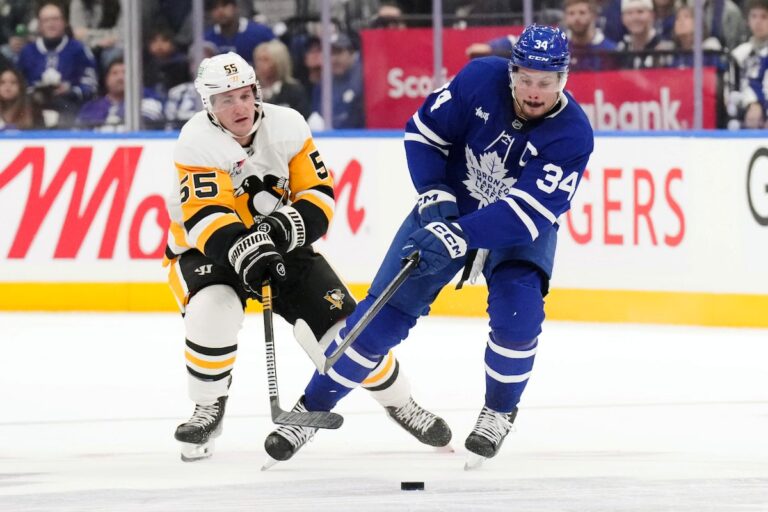 Les Maple Leafs de Toronto battent les Penguins de Pittsburgh 4-2 lors de leur premier match à domicile