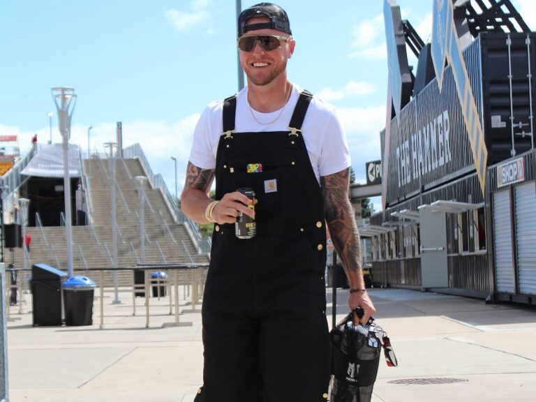 Les Tiger-Cats sont invaincus depuis que le quart-arrière Mitchell a commencé à porter une salopette