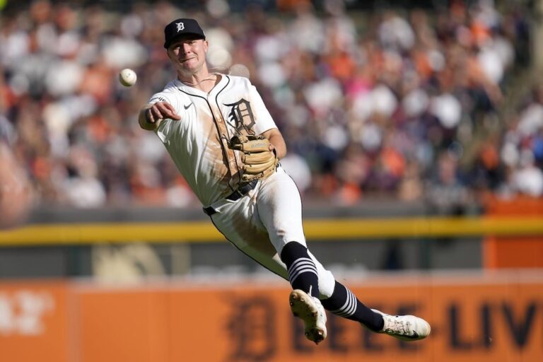 Les Tigers blanchissent les Guardians 3-0 dans l'ALDS avec des frappes d'embrayage et un lancer puissant, prenant une avance de 2-1 dans la série