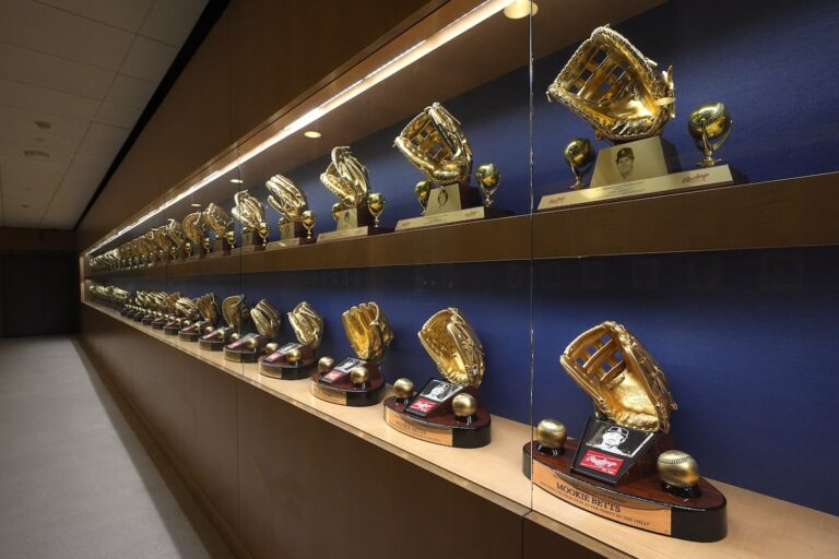 Les Yankees et les Dodgers se rencontrent dans les World Series pour la 12e fois lors d'un match entre Broadway et Hollywood