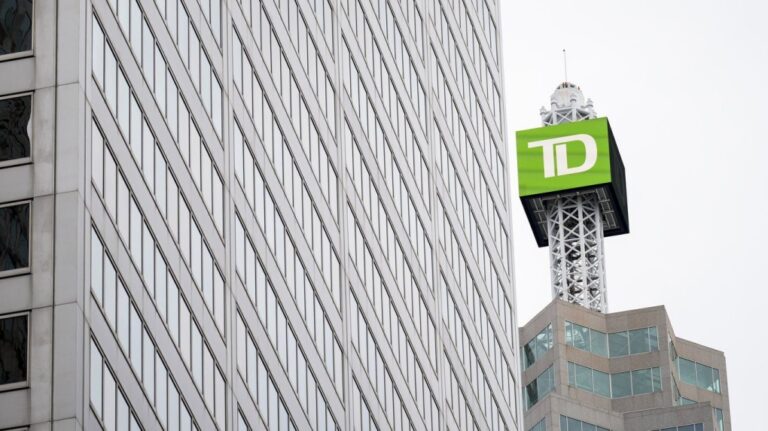 Les amendes pour blanchiment d'argent de la TD pourraient peser sur les actions de la banque à long terme, préviennent les analystes