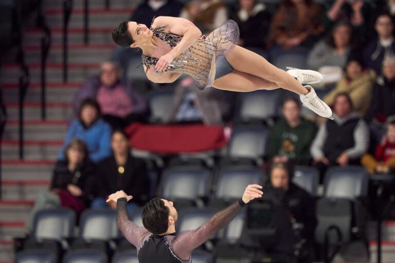 Les champions du monde Stellato-Dudek et Deschamps se classent premiers après le programme court à Patinage Canada