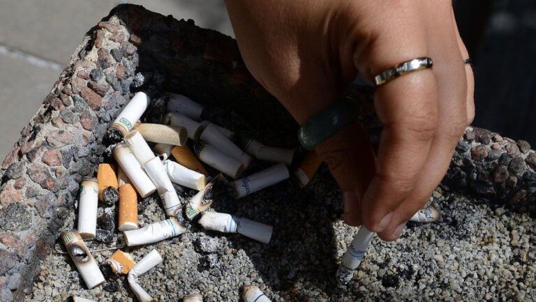 A smoker puts out a cigarette in an ashtray in Ottawa on May 31, 2016. (Sean Kilpatrick/The Canadian Press)