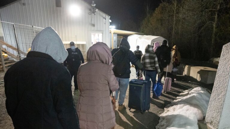 Les défenseurs des demandeurs d’asile en ont assez du discours québécois visant les réfugiés