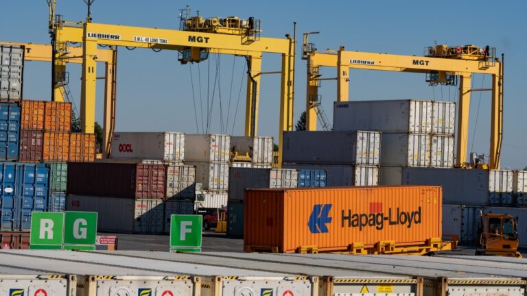 Les dockers de Montréal tiennent une journée de grève pour faire pression sur l'employeur