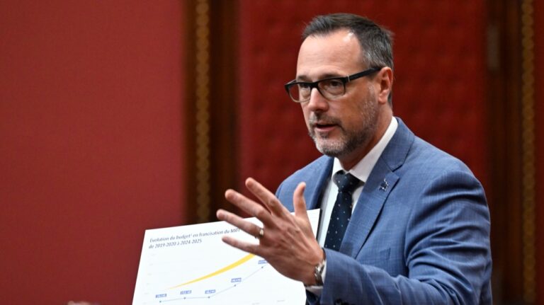 Les libéraux du Québec demandent une enquête sur la fermeture des cours de français pour les nouveaux arrivants