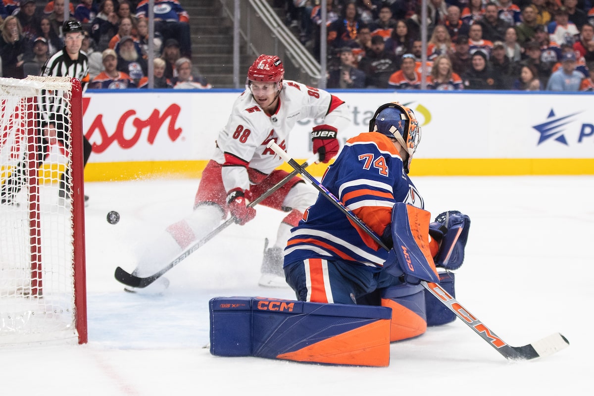Les ouragans reviennent en force et battent les Oilers 3-2 en prolongation