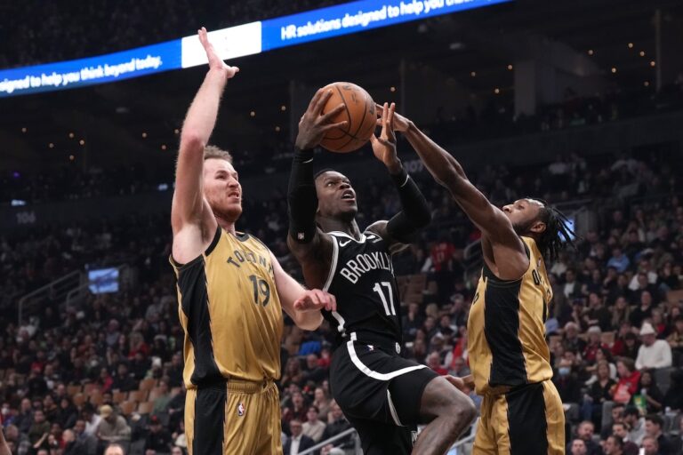 Les partants des Raptors Quickley et Poeltl travaillent sur la chimie du pick-and-roll