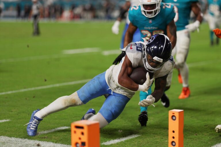 Mason Rudolph mène les Titans à leur première victoire de la saison, 31-12 contre les Dolphins après la blessure de Will Levis