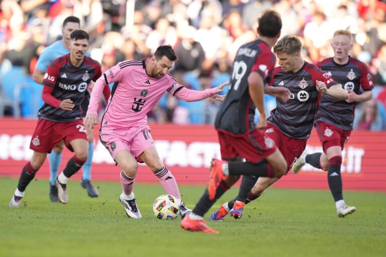 Messi récompense les fans canadiens avec une apparition alors que Miami pousse le Toronto FC au bord du gouffre