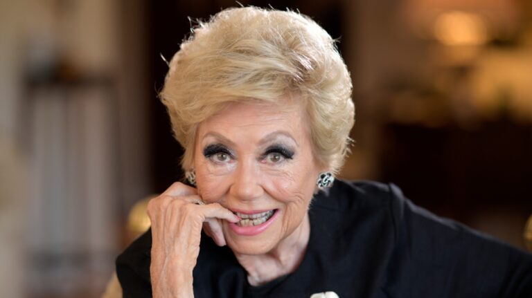 Mitzi Gaynor pictured in her apartment in 2021.  (AP Photo/Mark J. Terrill, File)