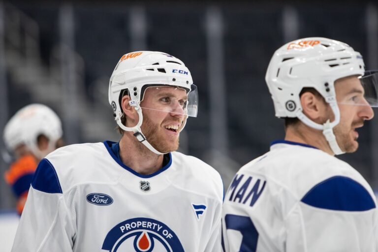 Nouveaux visages, même objectif : les Oilers se relancent pour la Coupe après le chagrin de l'an dernier