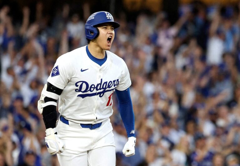 Ohtani réussit un circuit égalisateur de 3 points lors des débuts en séries éliminatoires pour les Dodgers de Los Angeles lors de la victoire de la NLDS