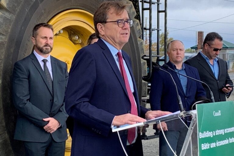 Ottawa financera-t-il une ou quatre raffineries de lithium dans le Nord de l’Ontario ? Wilkinson joue timidement