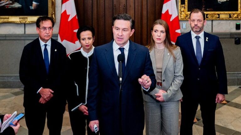 Poilievre interdit de parler à la Chambre mardi à moins qu'il ne retire ses remarques sur Joly