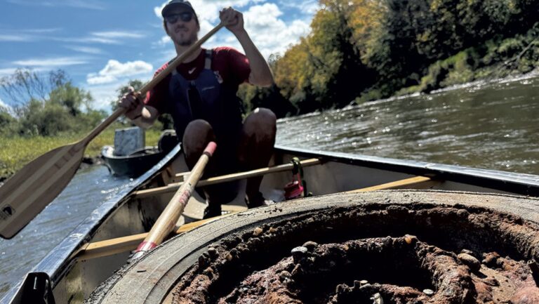 Questions et réponses : Des canoteurs ramassent les déchets de la rivière Lamoille