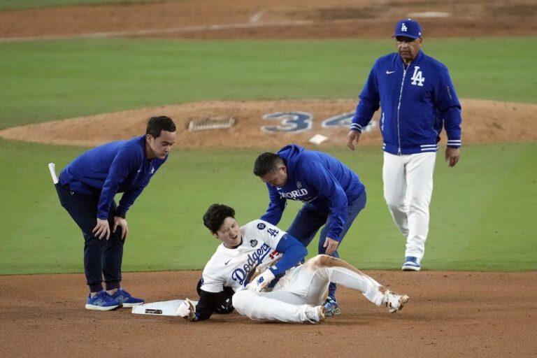 Shohei Ohtani se luxe partiellement l'épaule gauche lors du deuxième match des World Series, statut incertain