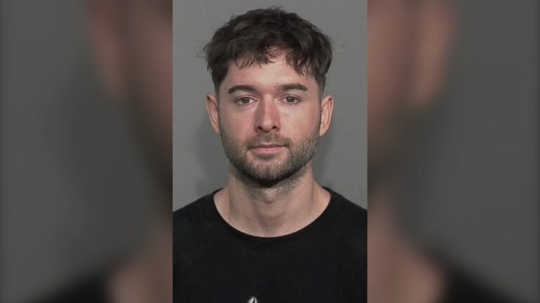 Un Montréalais reconnu coupable d'abus sexuel sur enfant fait face à de nouvelles accusations de leurre; la police recherche d'autres victimes présumées
