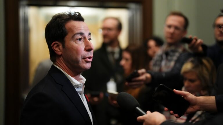Un député libéral soutient une « discussion approfondie du caucus » sur la question de savoir si Trudeau devrait toujours diriger le parti