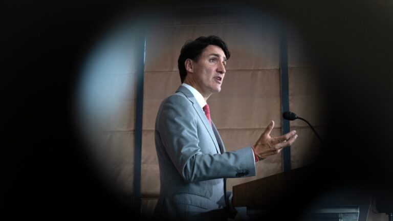Un groupe de députés libéraux prévoit demander verbalement à Trudeau de démissionner la semaine prochaine