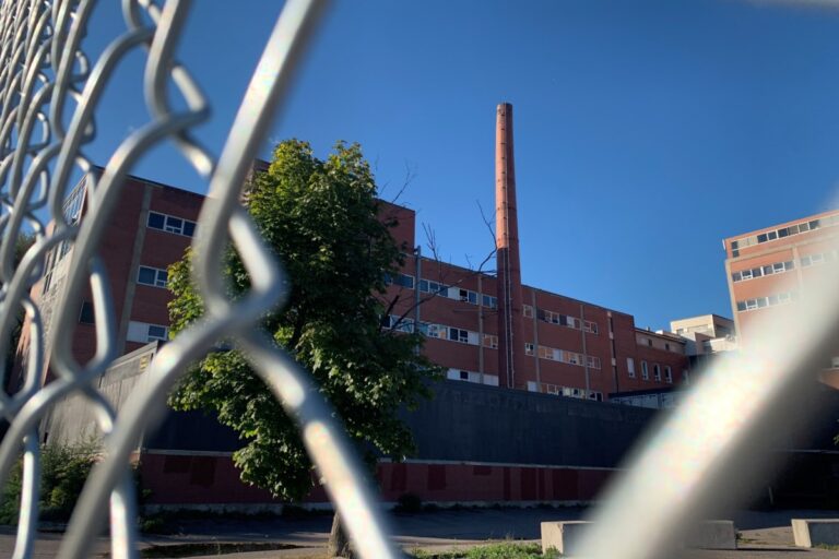 Ville de Sault Ste. Marie met officiellement en vente les propriétés hospitalières du secteur riverain