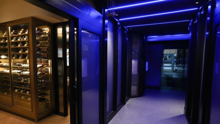 Les fans des Maple Leafs de Toronto et des Raptors pourront visiter les vestiaires de la Scotiabank Arena le mois prochain