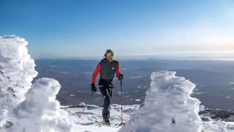 Noah Dines a battu le record du plus grand nombre de ski alpin en un an