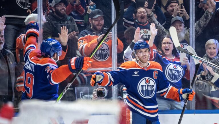 McDavid consolide son héritage en atteignant la barre des 1 000 points lors de la victoire des Oilers