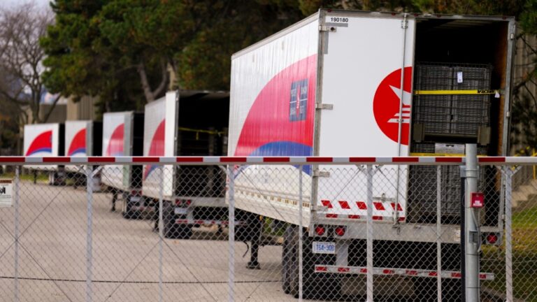 Les travailleurs de Postes Canada se mettent en grève vendredi matin, perturbant les livraisons