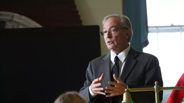 Les Démocrates du Sénat affaiblis disent que les impôts fonciers sont « non » 1 Priorité'