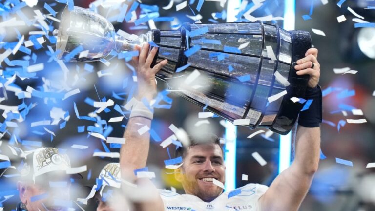 Arbuckle lance deux touchés pour mener les Argos devant les Bombers 41-24 en Coupe Grey
