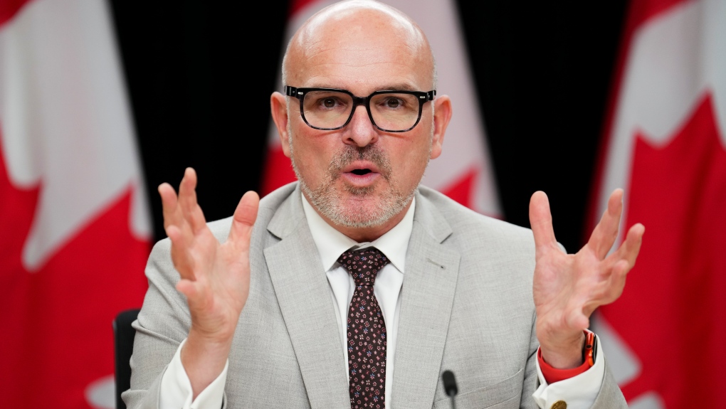 « Embarrassé » : un député néo-démocrate demande à Randy Boissonnault de démissionner suite à de fausses allégations autochtones