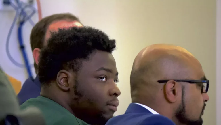 Mafuta plaide coupable d'homicide involontaire et de passage à tabac en prison