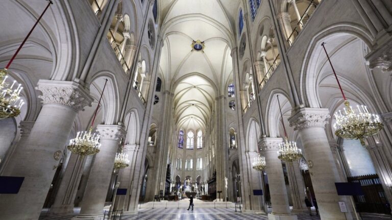 La cathédrale Notre-Dame dévoile son nouvel intérieur 5 ans après un incendie dévastateur