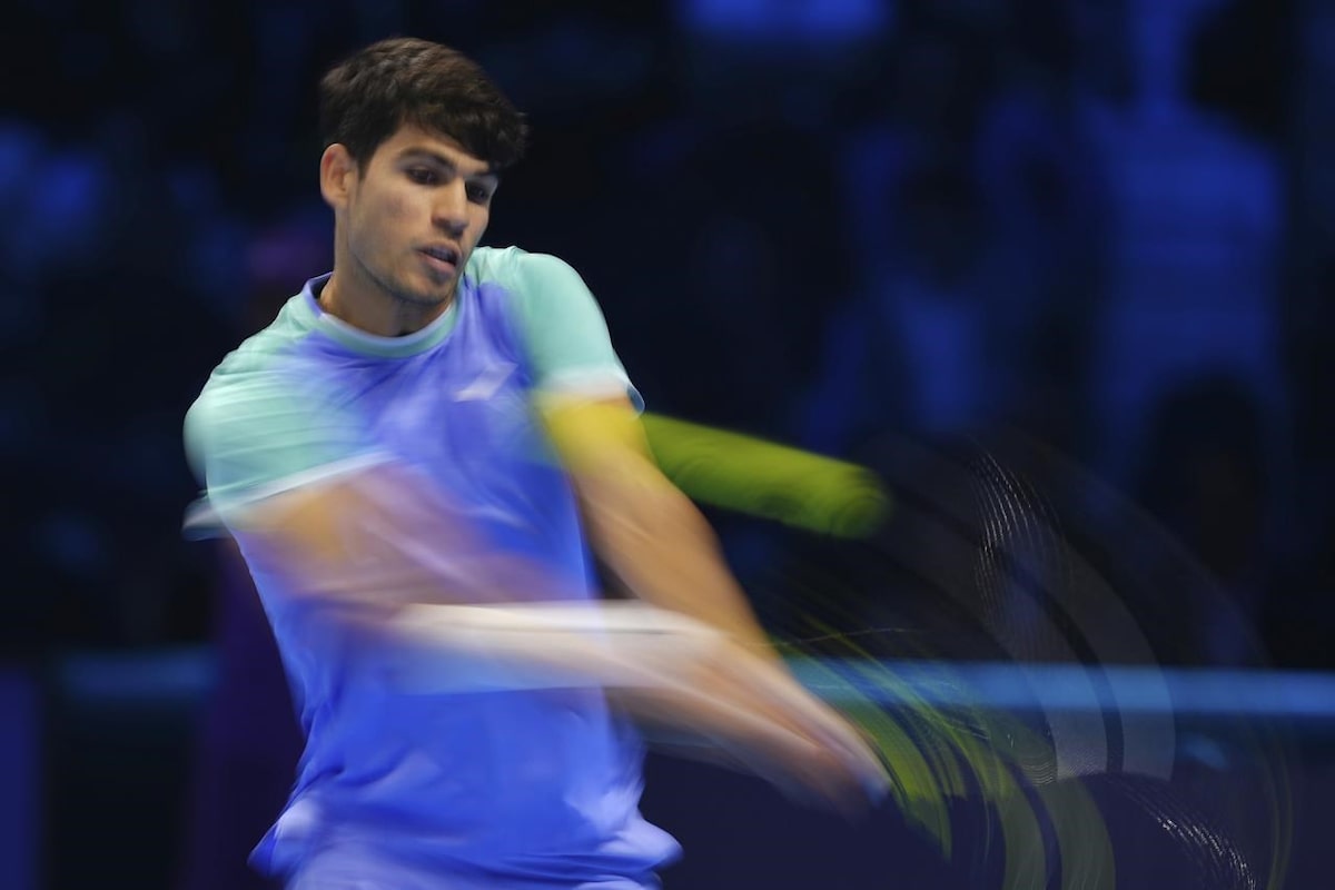 Alcaraz souffre d'un problème d'estomac lors de la défaite contre Ruud lors de la finale de l'ATP et Zverev bat Rublev