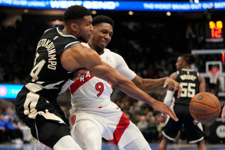 Antetokounmpo marque 23 points pour mener les Bucks devant les Raptors 99-85 dans le pire match de la NBA