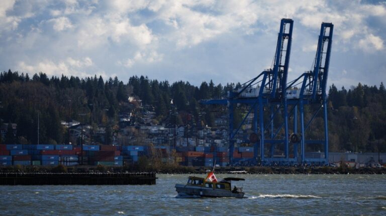 Aucune négociation prévue dans l'impasse entre employeurs et syndicats suite au lock-out du port de la Colombie-Britannique