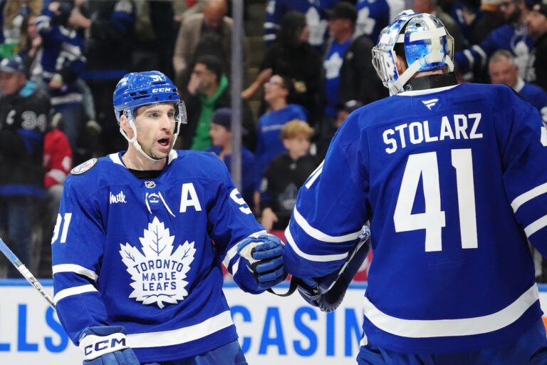Avec Matthews blessé, les Maple Leafs creusent profondément pour devancer les Red Wings