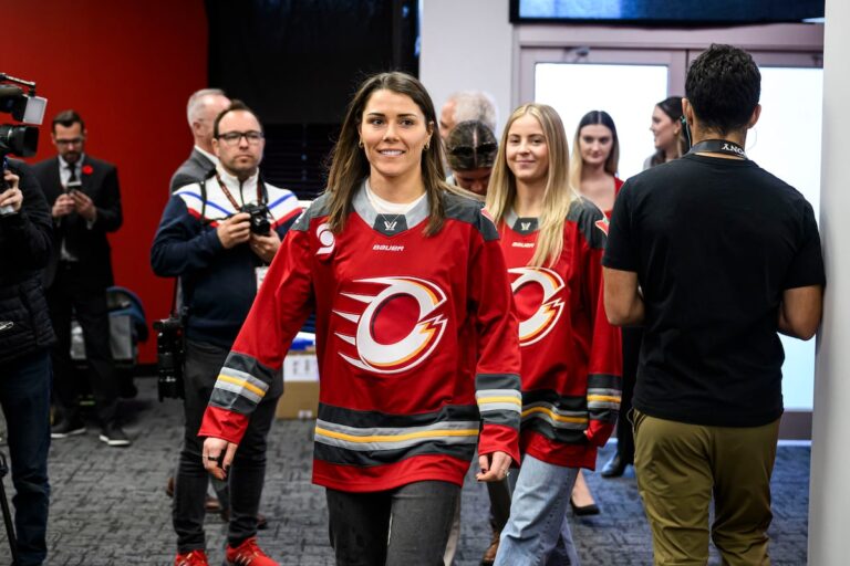 Avec de nouveaux visages au camp, Charge s'est concentré sur les séries éliminatoires lors de la deuxième saison de la PWHL