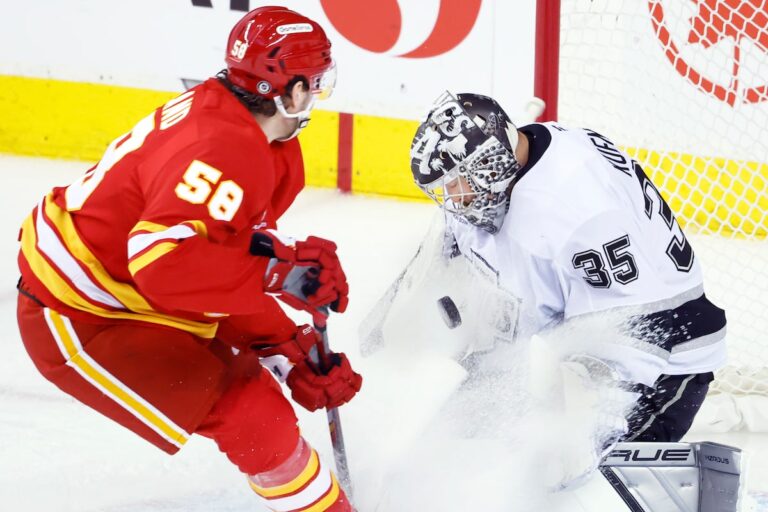 Backlund et Wolf mènent les Flames à une victoire 3-1 contre les Kings