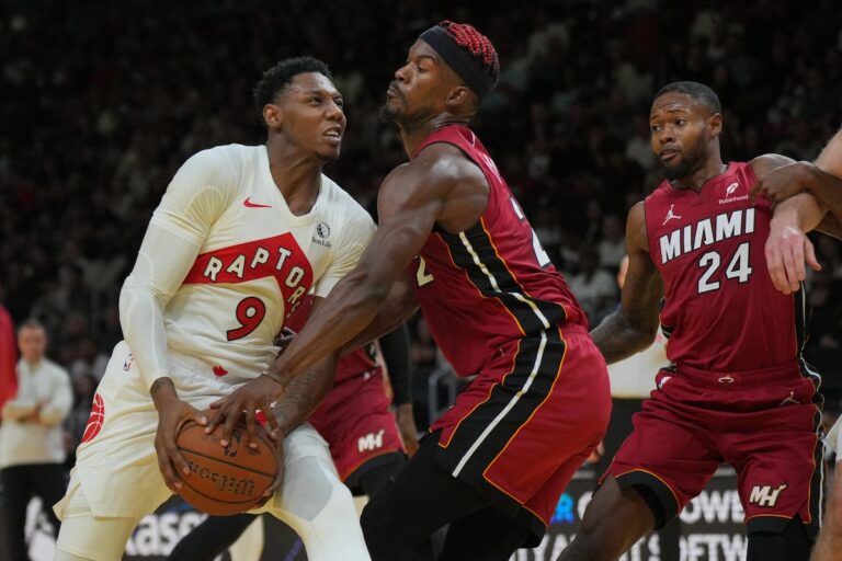 Butler marque 26, Herro en ajoute 23 et Adebayo réalise un triple-double alors que Miami domine Toronto 121-111